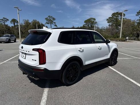 Used 2021 Kia Telluride SX w/ SX Prestige Package image 3