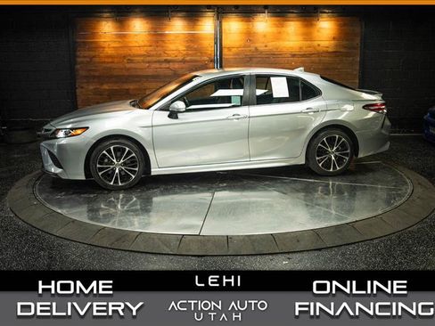 Used 2020 Toyota Camry SE w/ Carpet Mat Package FWD image 1