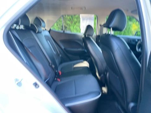 Used 2024 Hyundai Venue Limited FWD image 22