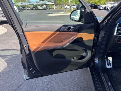 Used 2022 BMW X7 xDrive40i w/ M Sport Package AWD/4WD image 9