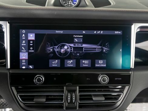 Certified 2023 Porsche Macan S AWD/4WD image 29
