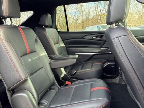 Used 2024 Chevrolet Traverse RS image 9