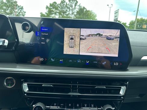 New 2026 Chevrolet Traverse LT w/ Sun and Wheel Package image 18