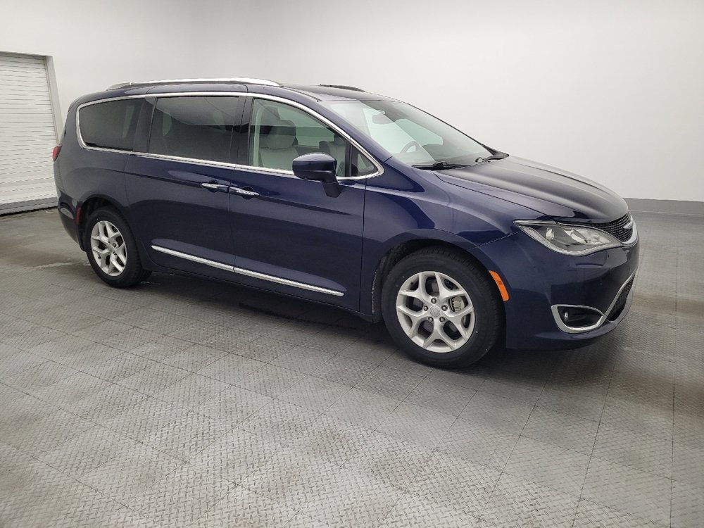 Used 2017 Chrysler Pacifica Touring-L Plus w/ Advanced Safetytec Group FWD image 11