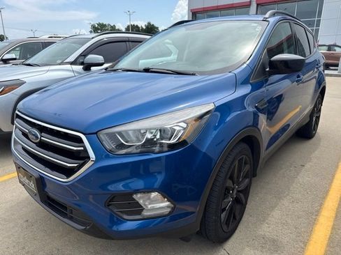 Used 2017 Ford Escape SE w/ Equipment Group 201A FWD image 1
