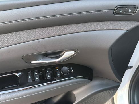 Used 2025 Hyundai Tucson Limited FWD image 35