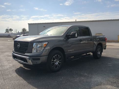 Used 2024 Nissan Titan SV w/ SV Convenience Package image 8