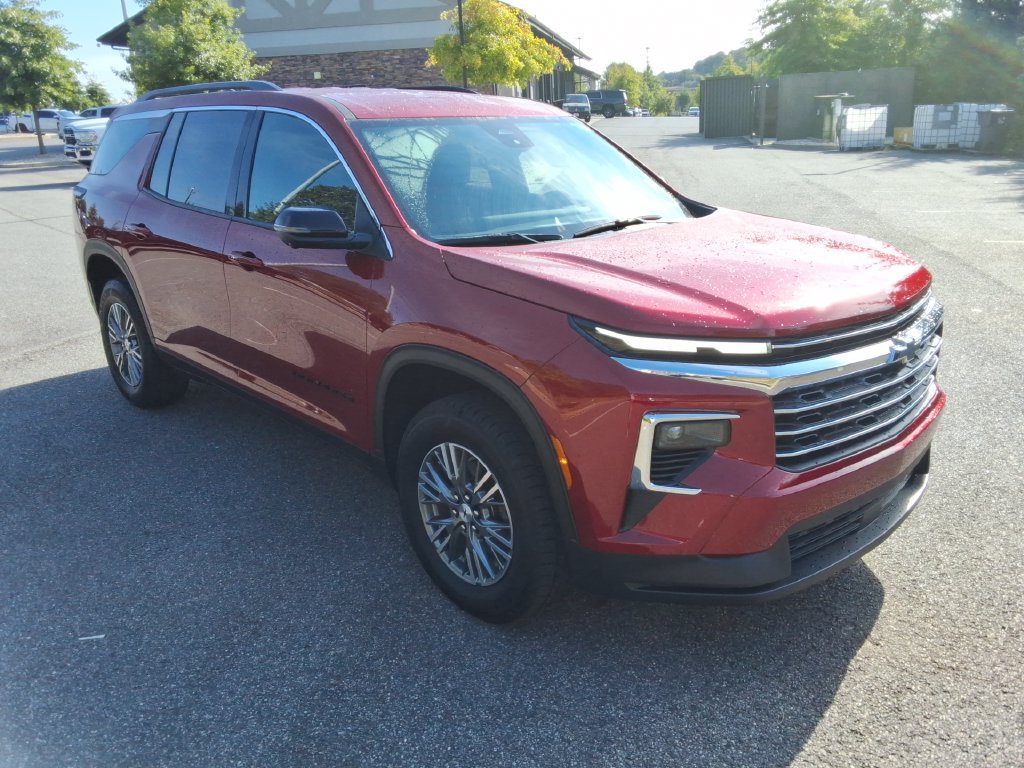 Certified 2026 Chevrolet Traverse LT w/ Driver Confidence Package FWD image 3