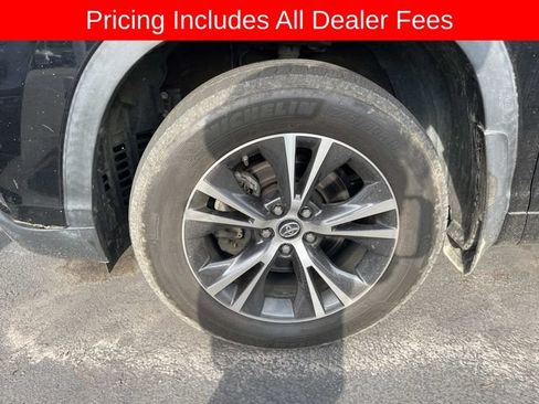 Used 2016 Toyota Highlander XLE AWD/4WD image 2