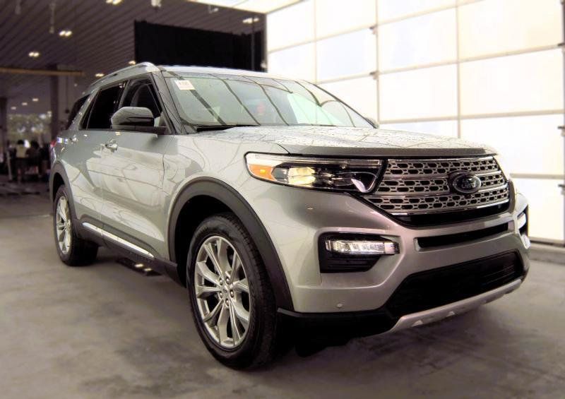 Used 2024 Ford Explorer Limited AWD/4WD image 2