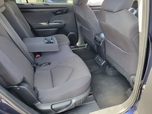 Used 2025 Toyota Highlander LE FWD image 20