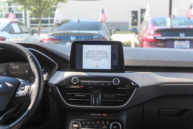 Used 2021 Ford Escape SE w/ SE Sport Appearance Package FWD image 17