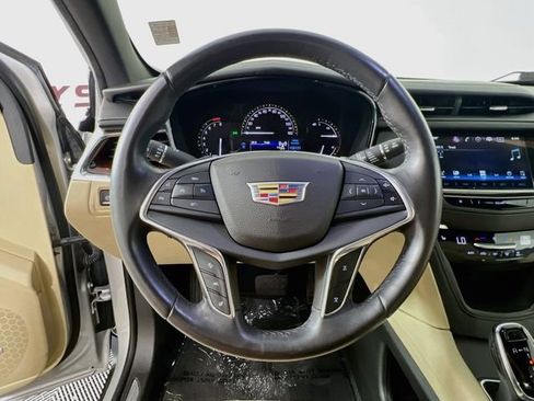 Used 2017 Cadillac XT5 Luxury w/ Driver Awareness Package FWD image 12