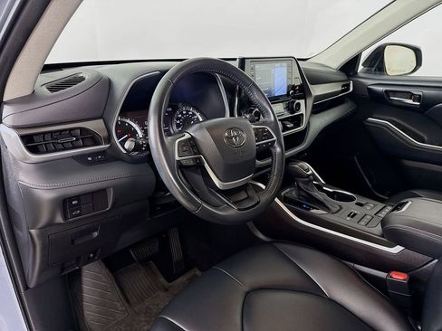 Used 2022 Toyota Highlander XLE AWD/4WD image 10