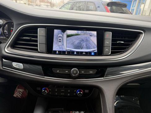 Used 2022 Buick Enclave Premium image 24