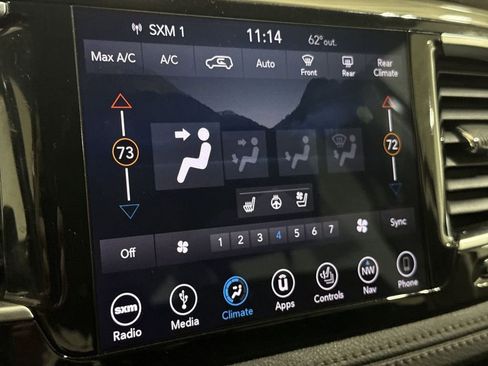 Used 2018 Chrysler Pacifica Limited image 17