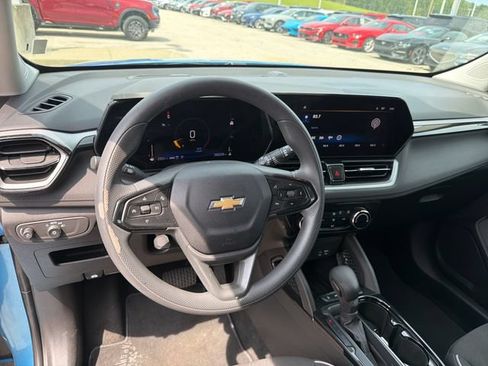 Used 2025 Chevrolet TrailBlazer LT AWD/4WD image 9