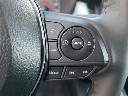 Used 2025 Toyota Corolla SE image 16