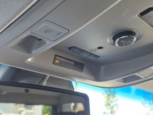 Used 2016 Chevrolet Suburban LT image 32