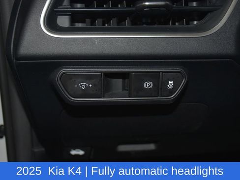 Used 2025 Kia K4 LXS image 9