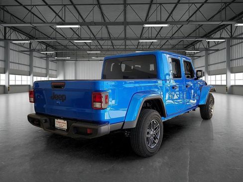 New 2025 Jeep Gladiator Sport image 3