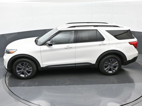 Used 2023 Ford Explorer XLT w/ Equipment Group 202A AWD/4WD image 37