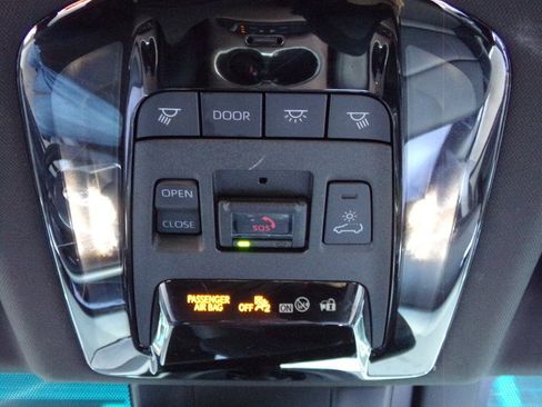 Used 2022 Toyota Venza Limited w/ Advanced Technology Package image 38