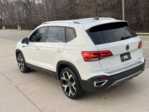Certified 2022 Volkswagen Taos SEL image 8