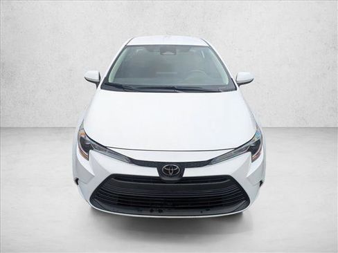 Used 2025 Toyota Corolla LE image 2