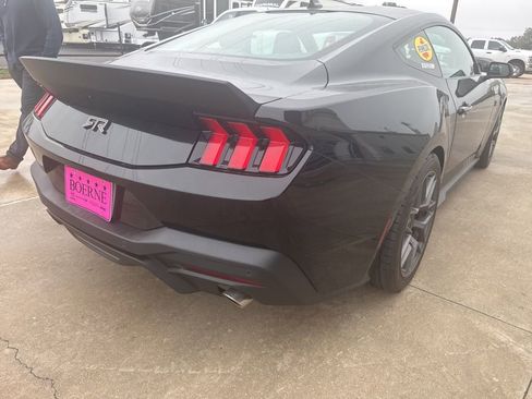 Used 2025 Ford Mustang Coupe image 12