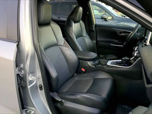 Used 2019 Toyota RAV4 XSE image 8