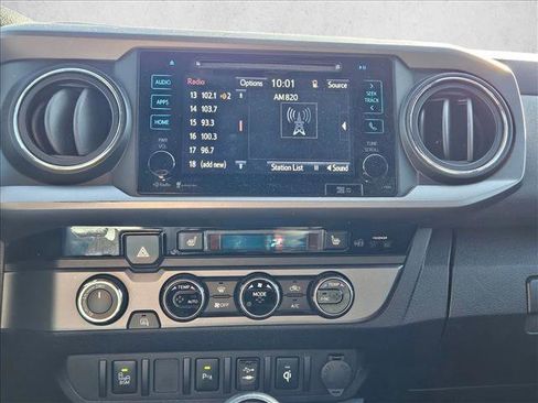 Used 2016 Toyota Tacoma TRD Sport image 13