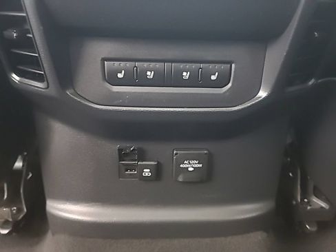 Used 2022 Toyota Tundra Capstone AWD/4WD image 22