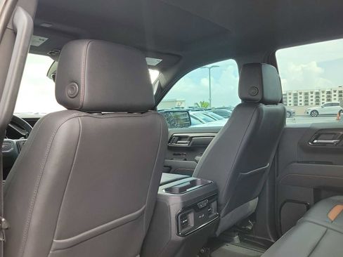 Used 2023 GMC Sierra 1500 AT4 w/ Technology Package AWD/4WD image 16