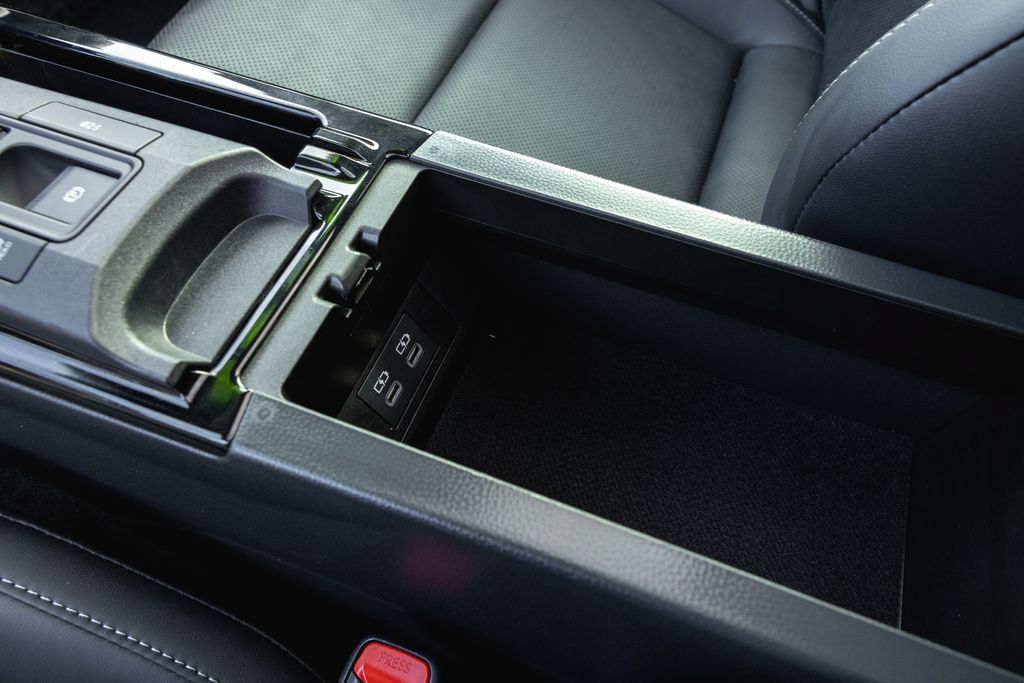 Certified 2025 Toyota Prius Limited FWD image 17