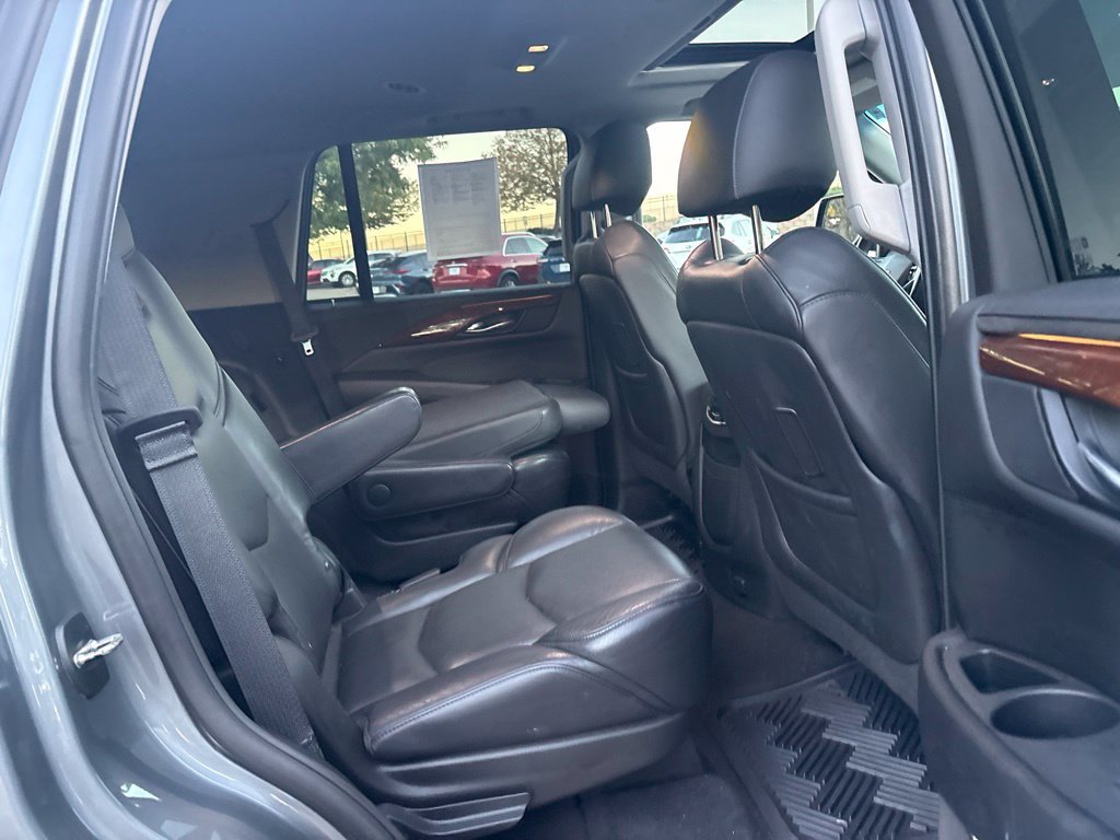 Used 2019 Cadillac Escalade Luxury AWD/4WD image 24