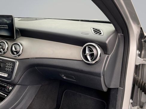 Used 2018 Mercedes-Benz GLA 250 image 17