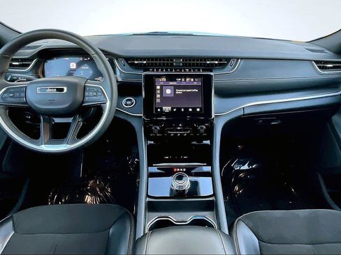 Used 2023 Jeep Grand Cherokee L Laredo image 16