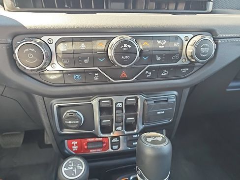 Used 2024 Jeep Wrangler Unlimited Rubicon 4xe AWD/4WD image 38