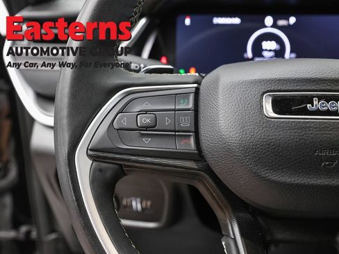 Used 2025 Jeep Grand Cherokee Altitude AWD/4WD image 15
