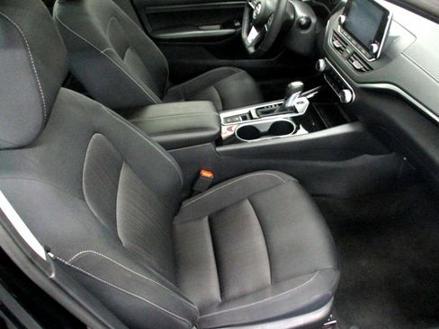 Used 2022 Nissan Altima 2.5 SV w/ SV Premium Package image 13