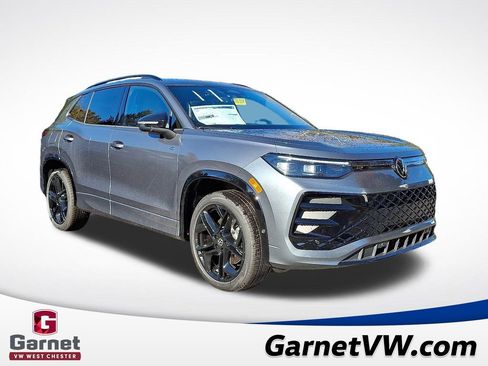 New 2025 Volkswagen Tiguan SE R-Line image 1