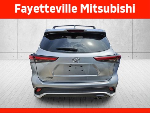 Used 2023 Toyota Highlander XSE FWD image 10