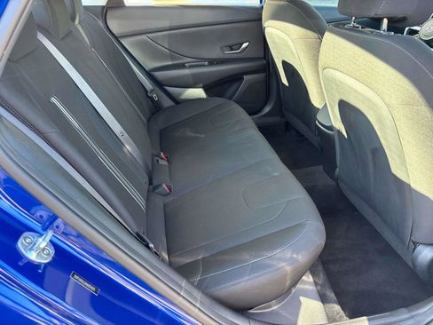 Used 2022 Hyundai Elantra SEL image 9