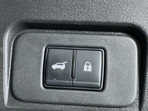 Used 2025 Nissan Rogue SV image 29