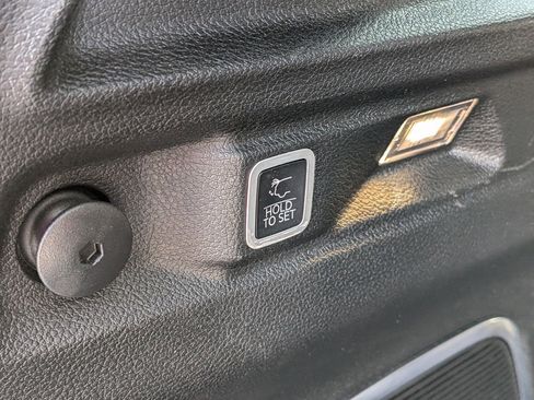 Used 2023 Jeep Grand Cherokee L Limited w/ Black Appearance Package image 29