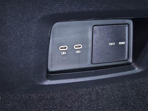 Used 2025 Volkswagen Atlas SEL Premium R-Line image 25