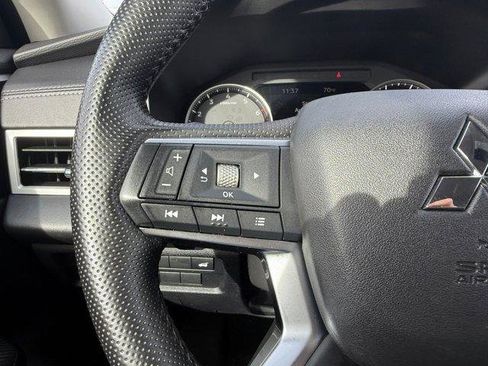 Used 2024 Mitsubishi Outlander SE image 28