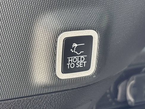 Used 2025 Jeep Grand Cherokee Altitude AWD/4WD image 8