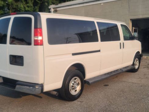 Used 2019 Chevrolet Express 3500 LT w/ LT Preferred Equipment Group RWD image 8
